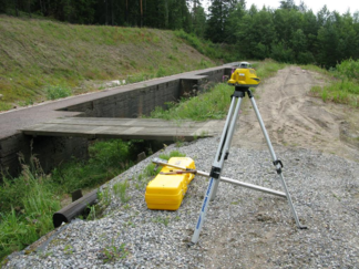 Vallien korkojen mittauksessa tarvitaan tekniikkaa 16.07.2016.Taustavallityö vielä aloittamatta.