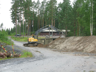 Ammattilaisen jälkeä - korotettu valli 150m ja 50m ratojen välissä 12.07.2016.