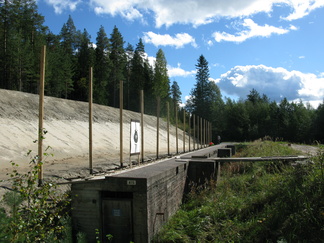 300 m radan taulunumeroiden tolpat 1-30 asennettu.