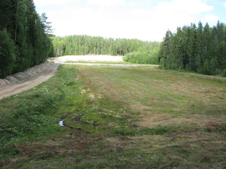 02.08.2016 300 m rata raivattuna vesakoista, joitain heinätupsuja vielä niitettävä.